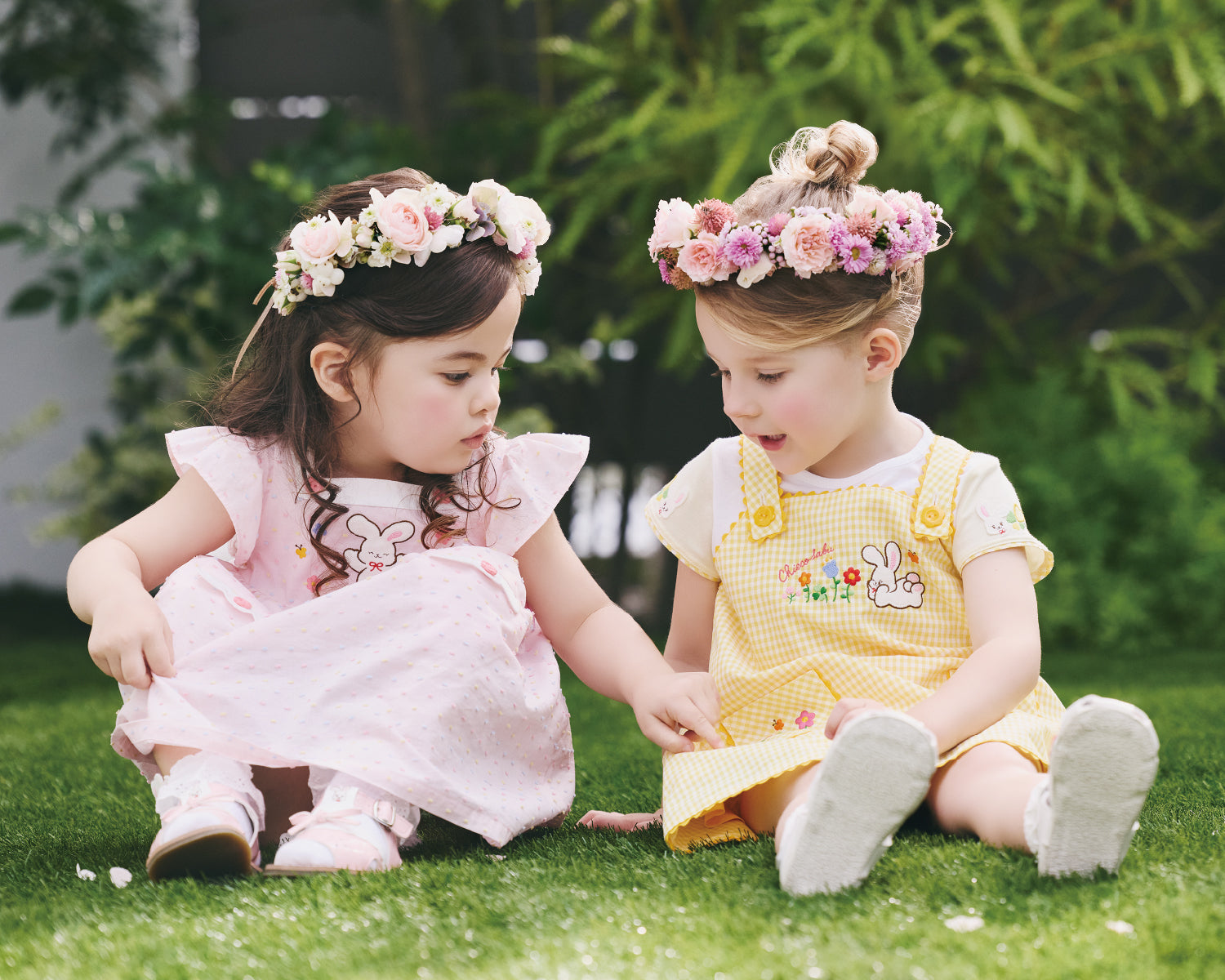 2026年春夏チエコサクの服を着たモデル