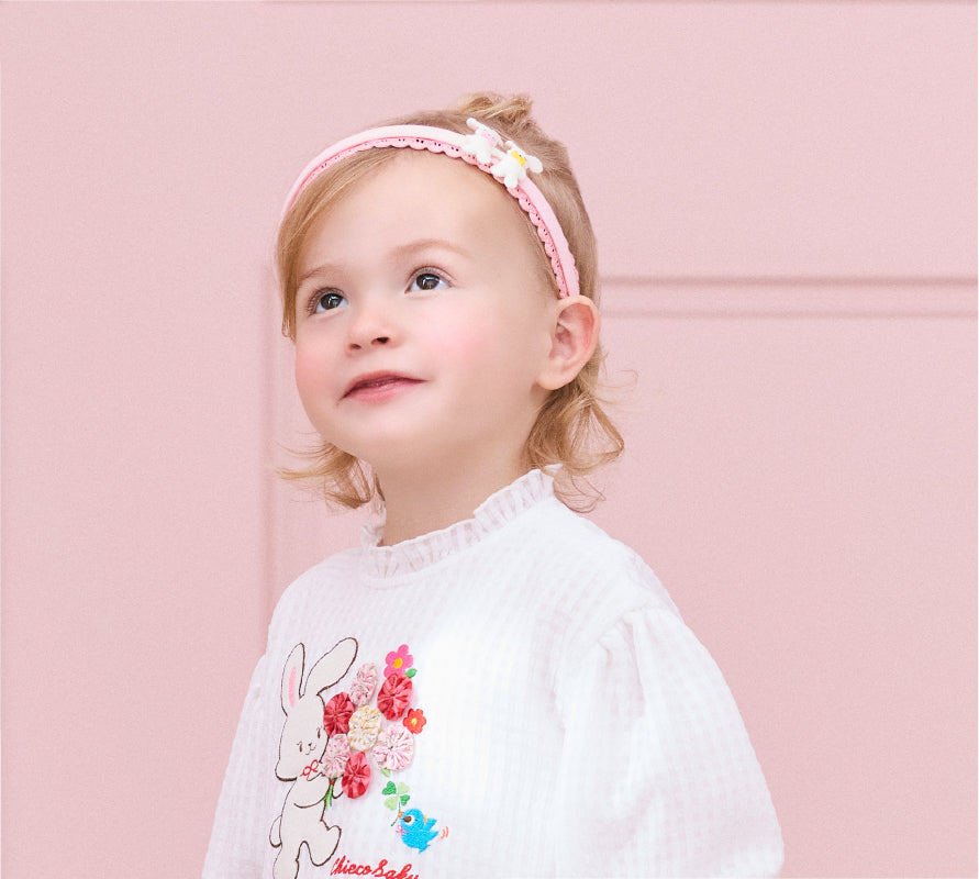 2026年春夏チエコサクの服を着たモデル